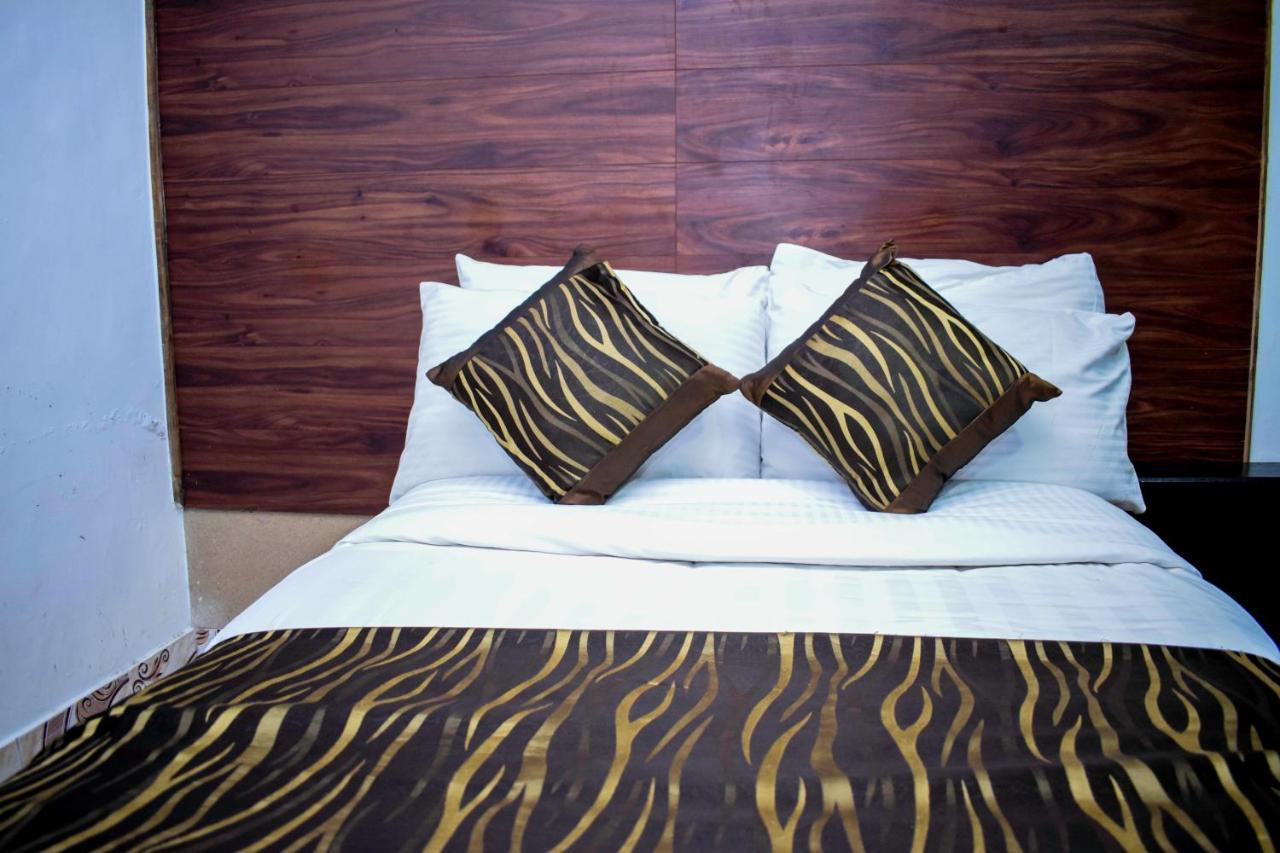 Simba Village Relax Inn Елдорет Екстериор снимка