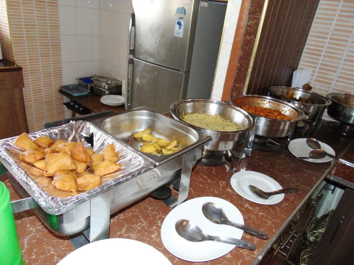 Simba Village Relax Inn Елдорет Екстериор снимка