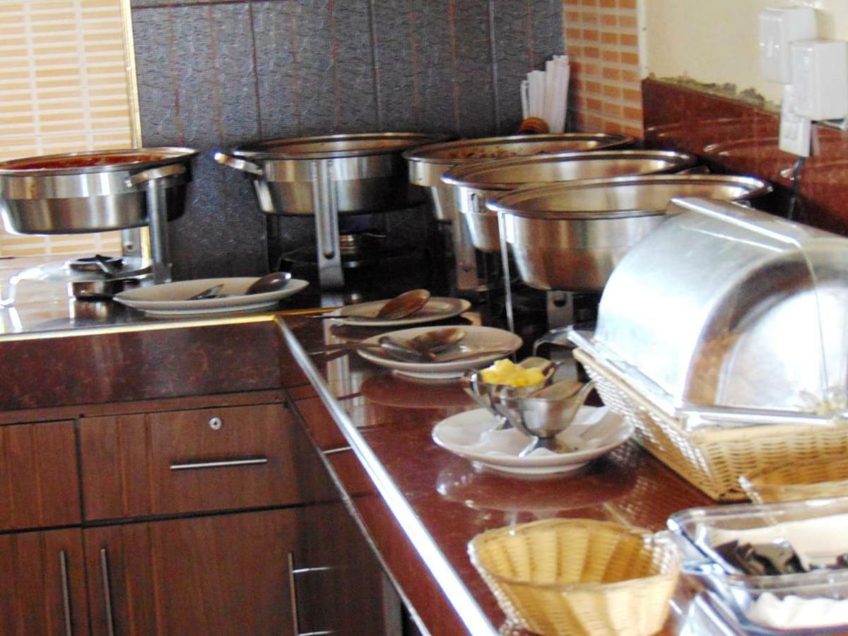 Simba Village Relax Inn Елдорет Екстериор снимка